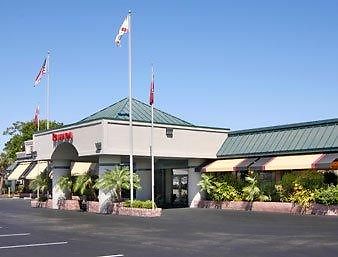 Hotel Ramada Speedway Daytona à Daytona Beach Extérieur photo