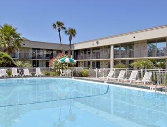 Hotel Ramada Speedway Daytona à Daytona Beach Extérieur photo